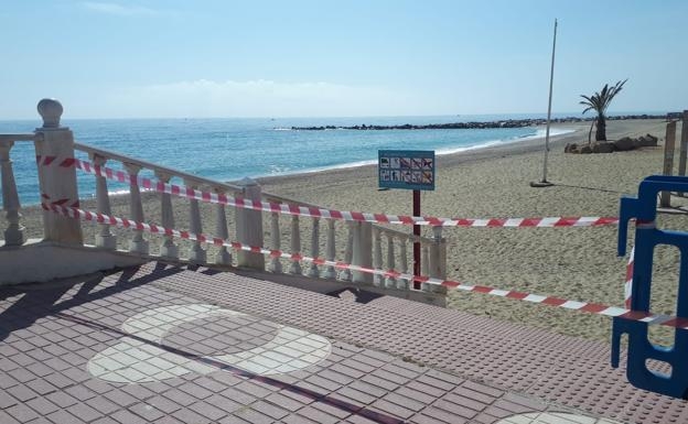 Marbella cierra sus playas